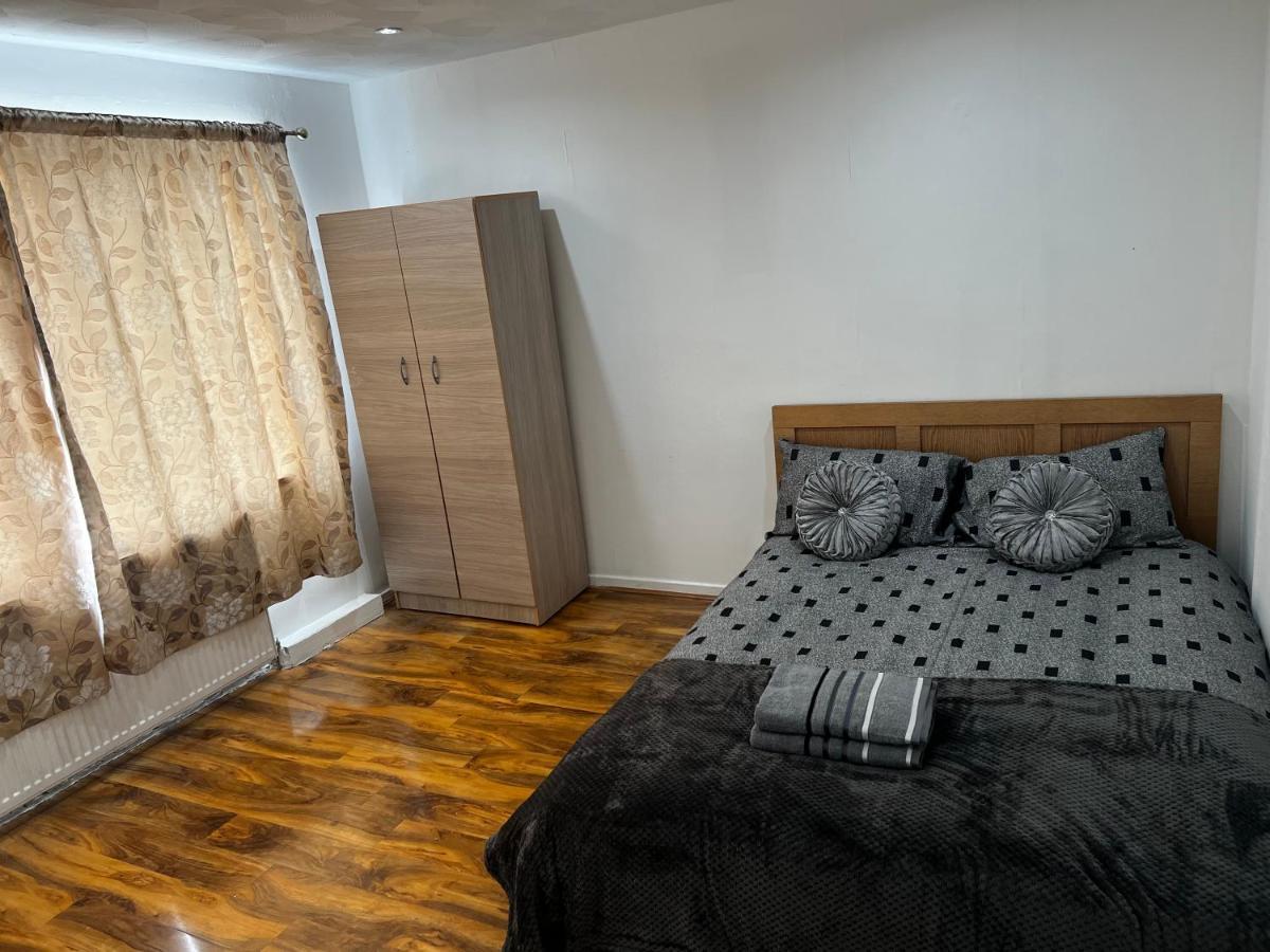 Good Priced Single Rooms In Hayes Northolt  Zewnętrze zdjęcie